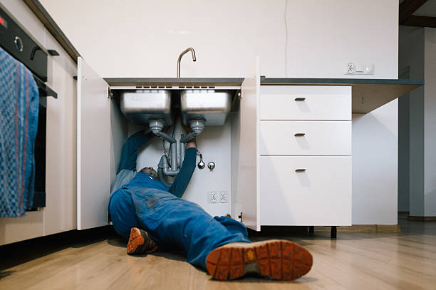 Professional Emergency Plumber technician working in Hooksett, NH